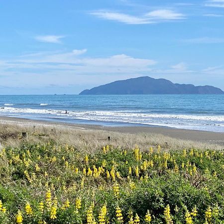 Otaki Beachfront Getaway Exteriör bild