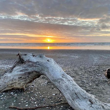 Otaki Beachfront Getaway Exteriör bild