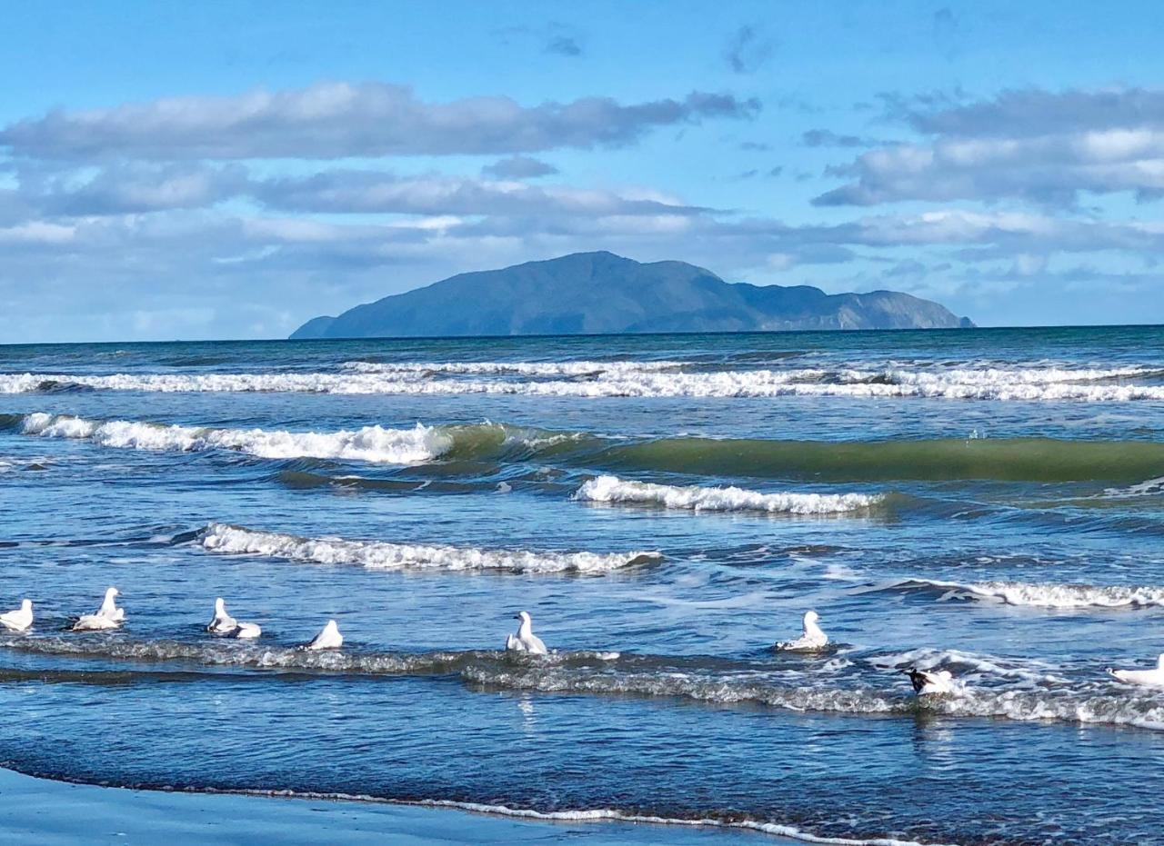Otaki Beachfront Getaway Exteriör bild