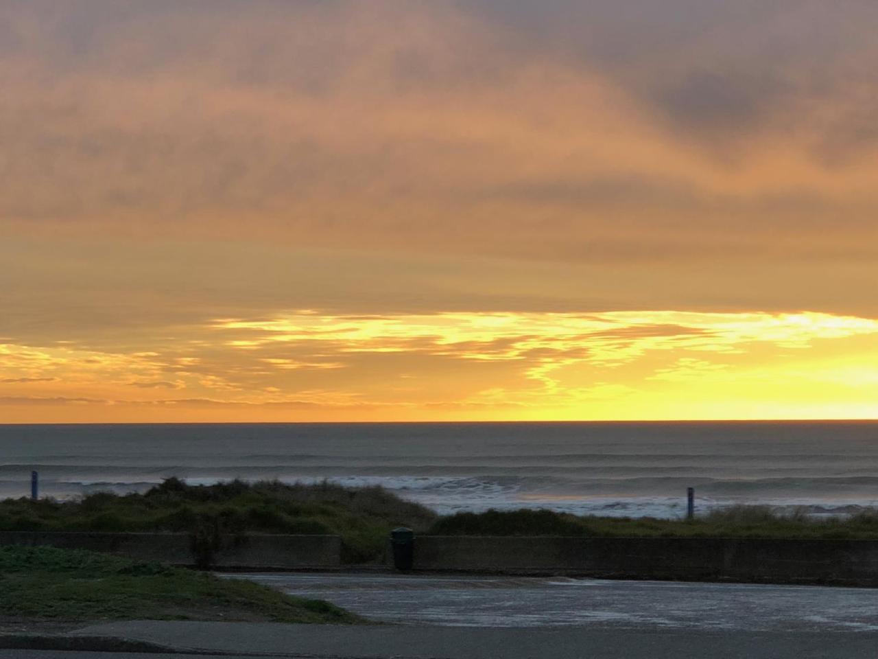 Otaki Beachfront Getaway Exteriör bild