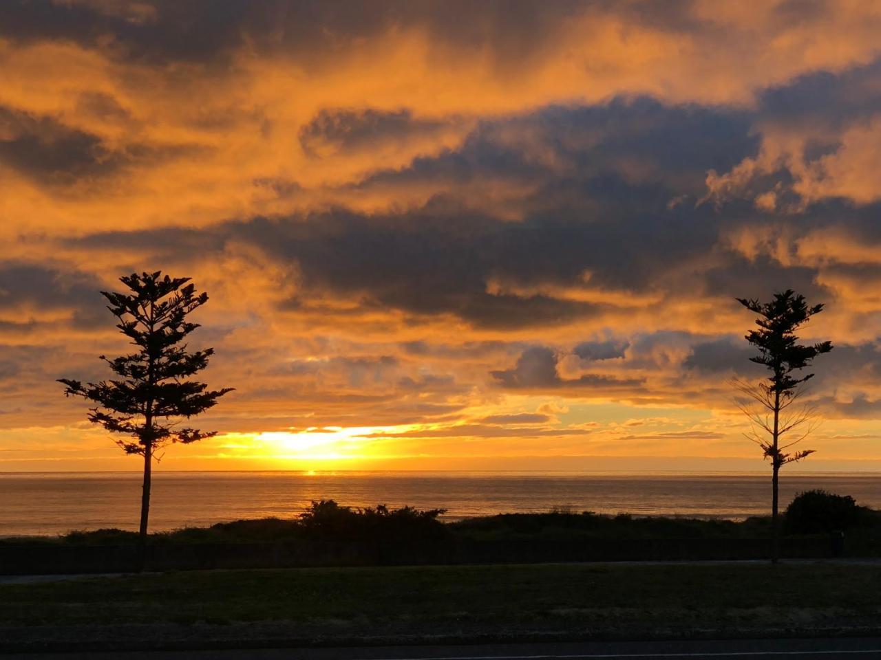 Otaki Beachfront Getaway Exteriör bild