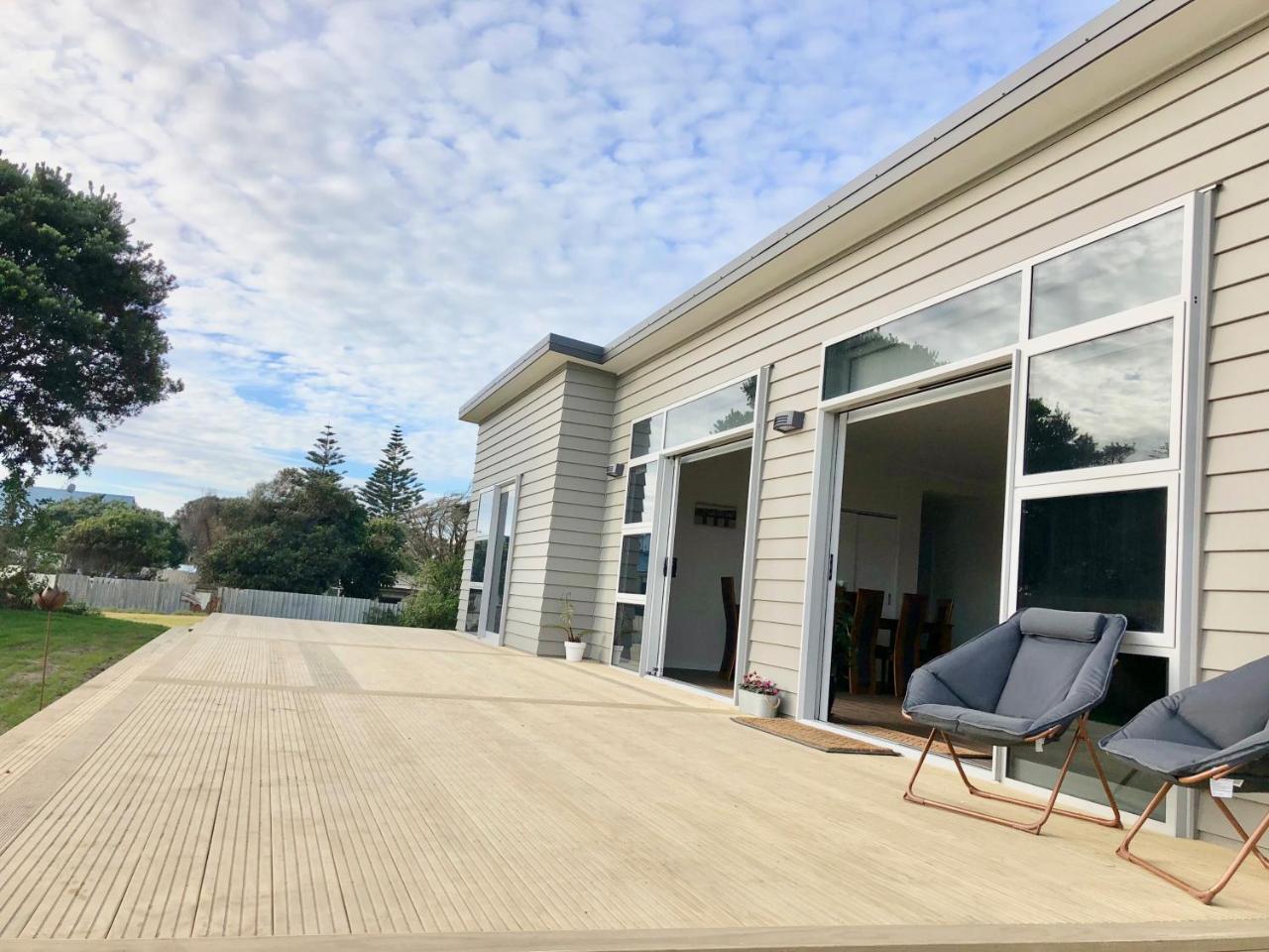Otaki Beachfront Getaway Exteriör bild